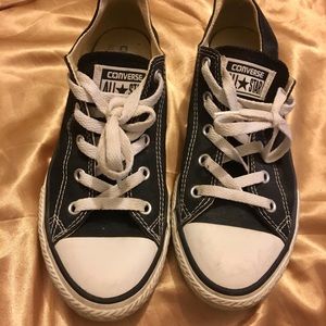 Girls converse size 3 also fits women’s size 5